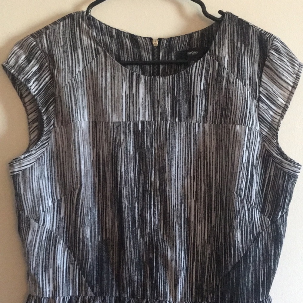 Mossimo Patterned Dress - Picture 2 of 6